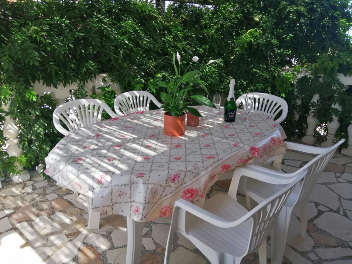 Apartmani Zmiric Primošten Εξωτερικό φωτογραφία