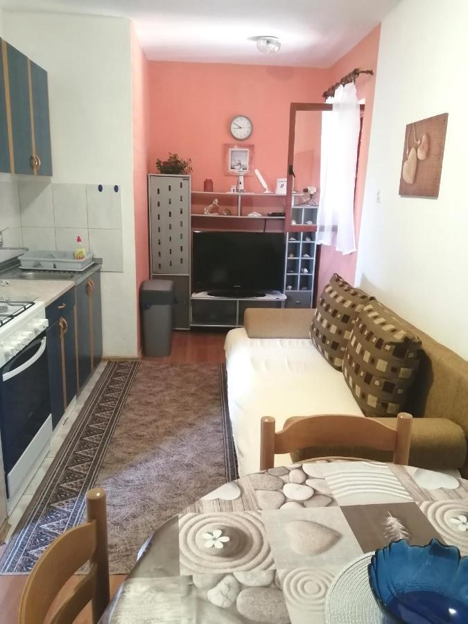 Apartmani Zmiric Primošten Εξωτερικό φωτογραφία